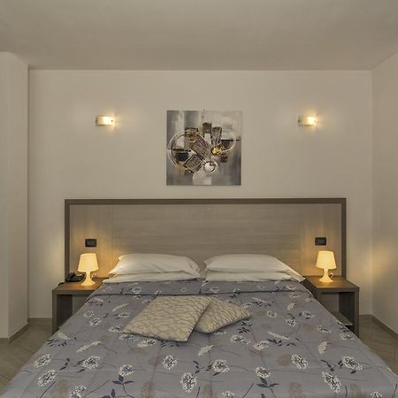Hotel Lido Inn ลิโด ดิ กามาโยเร ภายนอก รูปภาพ