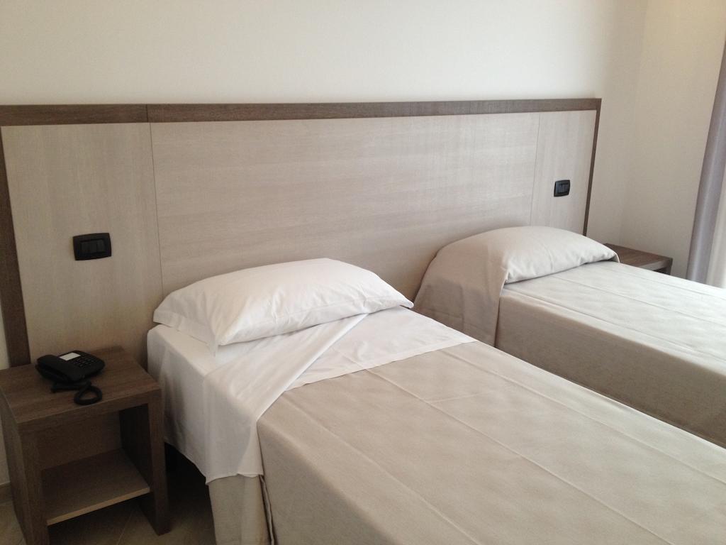 Hotel Lido Inn ลิโด ดิ กามาโยเร ห้อง รูปภาพ